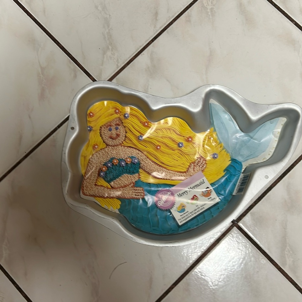 Wilton Merry Mermaid Cake Pan NWOT
